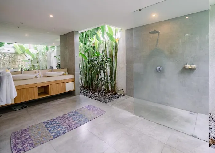 Becca 4 Bedroom At Near To The Villa