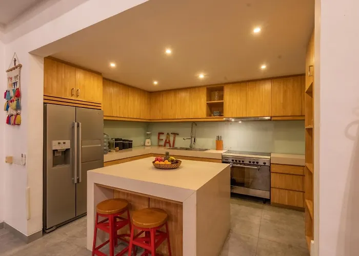 Becca 4 Bedroom At Near To The Villa